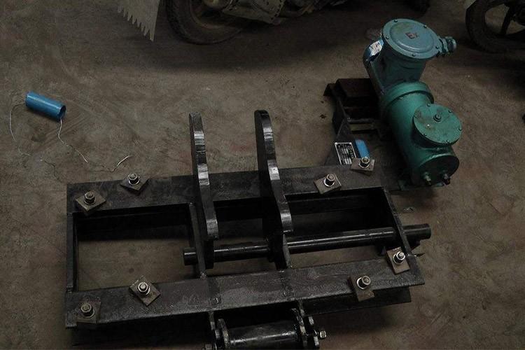 聯動阻車器